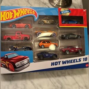 Hot Wheels 54886 1:64 Scale 10 Car Pack New Race Cars